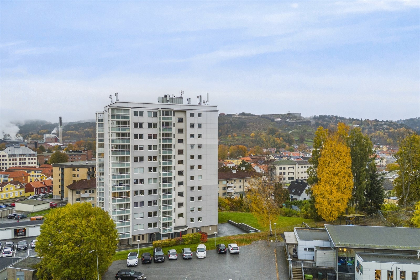 Sentral beliggenhet på nordsiden av Halden sentrum med gangavstand til alt Galleribilde