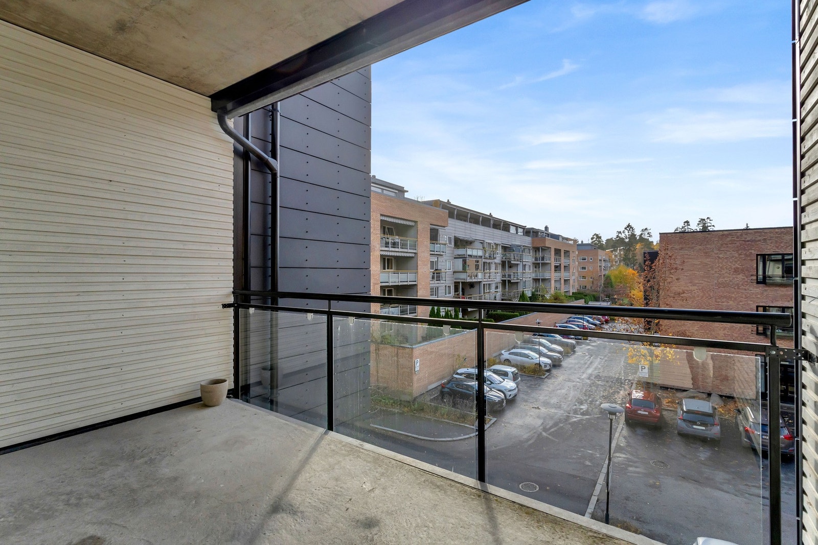 Leiligheten ligger med gangavstand til alle nødvendige servicefasiliteter og gode kollektivforbindelser Galleribilde