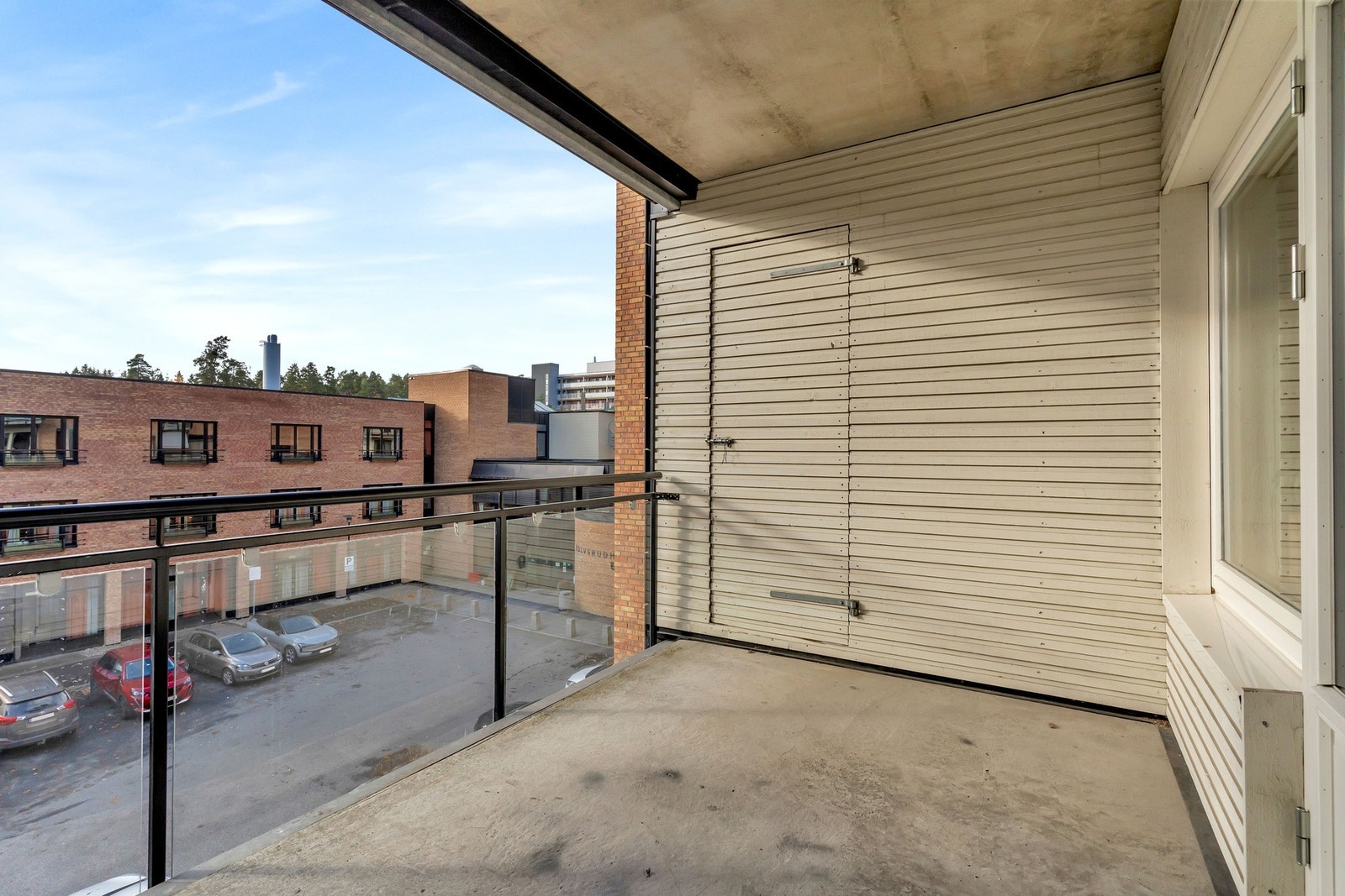 På balkongen har leiligheten en praktisk utvendig bod på 2 m² Galleribilde