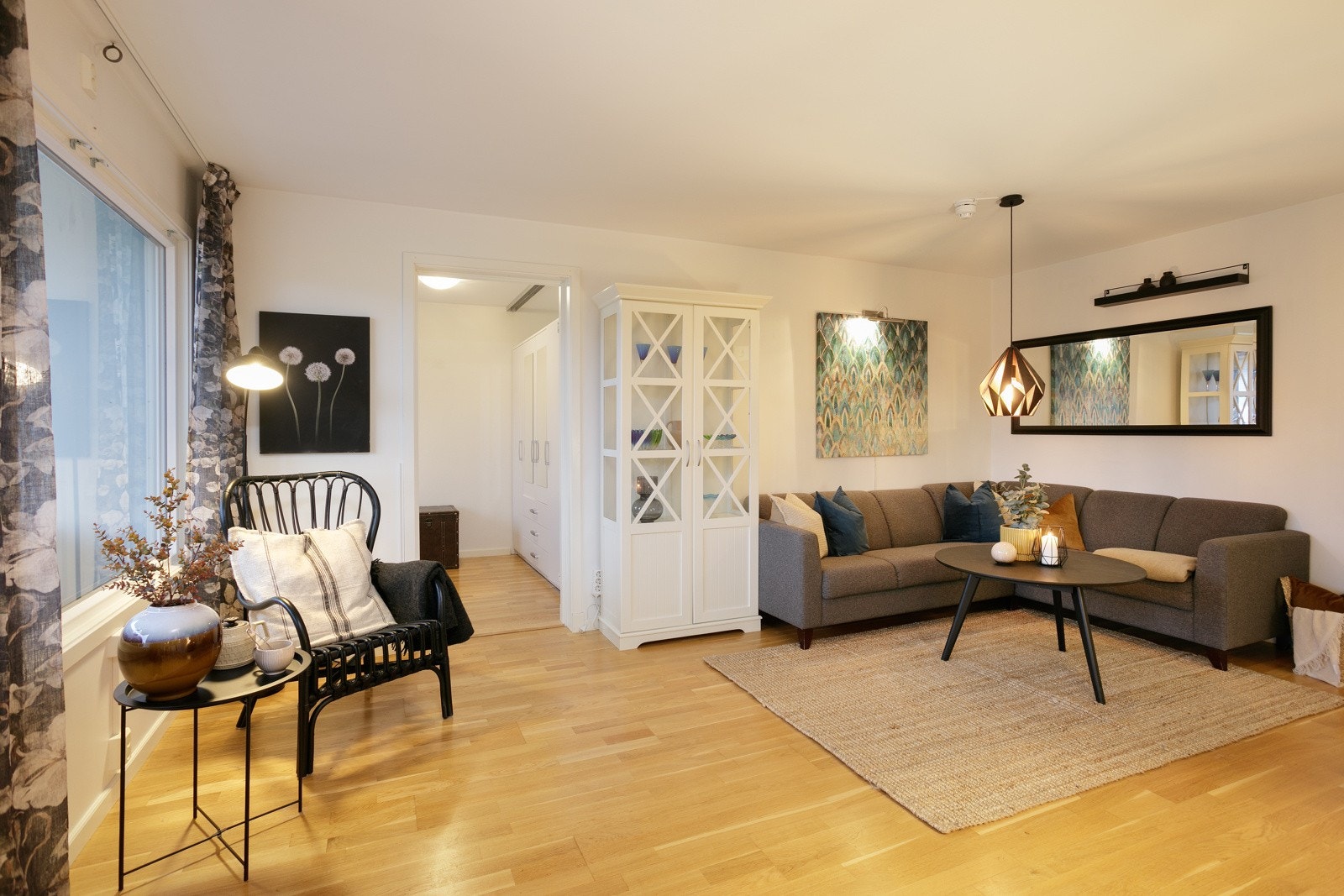 Leiligheten som har høy trivselsfaktor, kan være ledig for innflytning på relativt kort varsel. Galleribilde