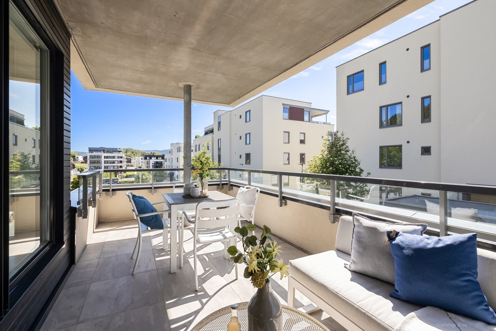 Plass til langbord og sittegruppe Galleribilde