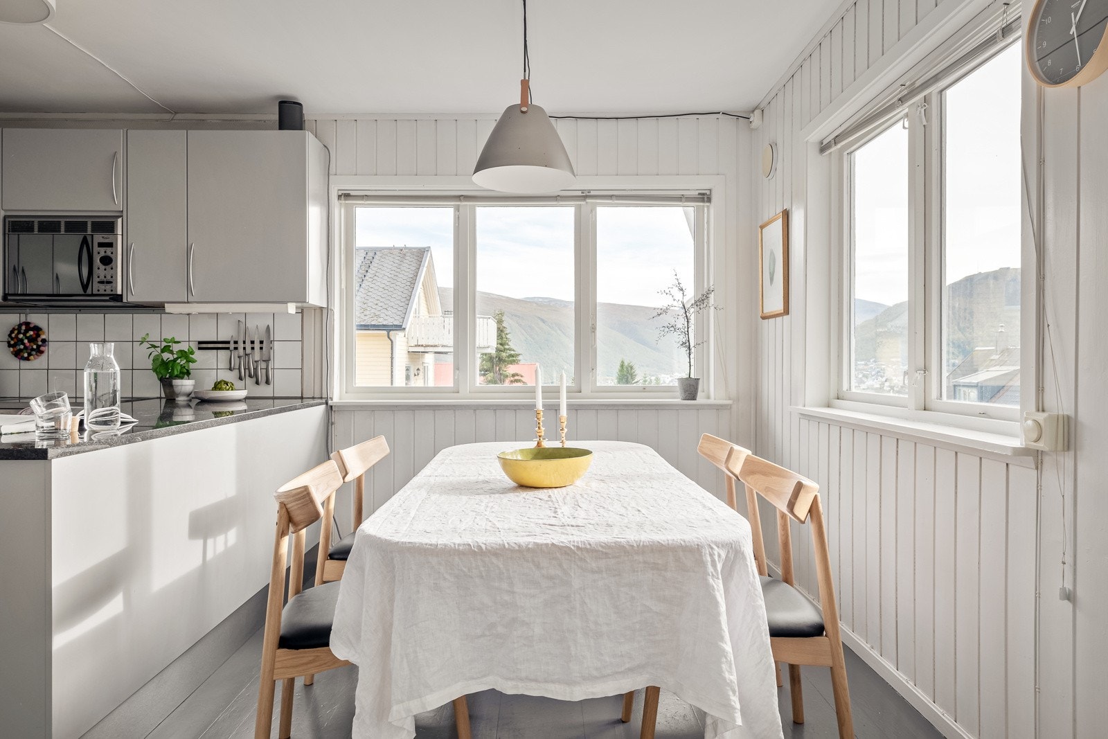 God plass til stor spisestue. Galleribilde