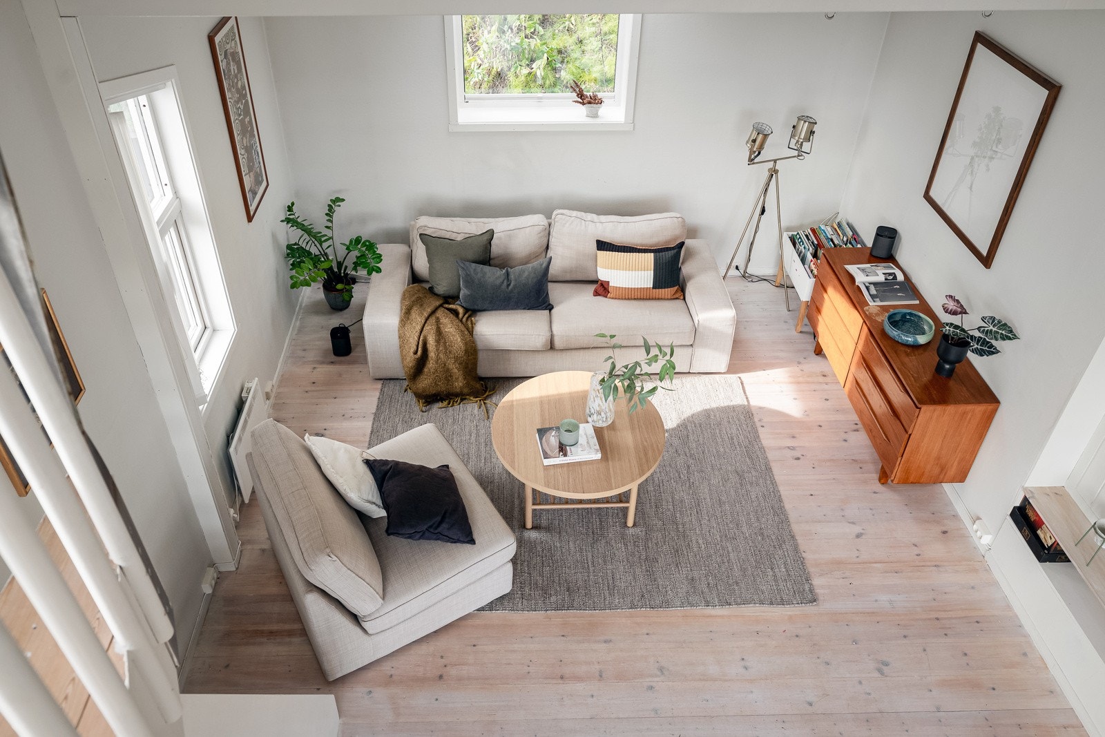 Oppholdsrom sett fra hems. Galleribilde