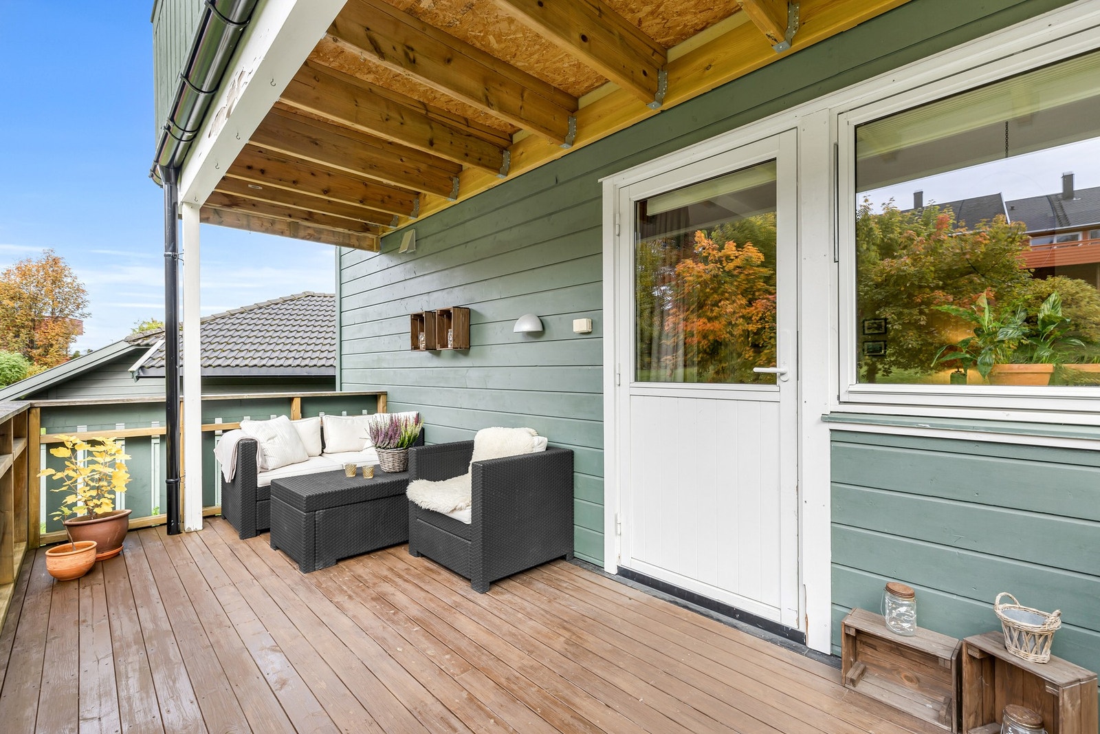 Solrik terrasse på 11,4m² med gode møbleringsmuligheter. Galleribilde