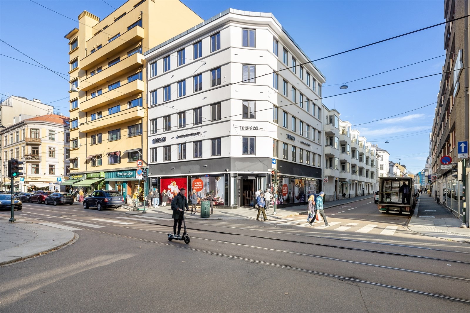 Leiligheten har en supersentral beliggenhet i Industrigata (stikkgate fra Bogstadveien) Galleribilde
