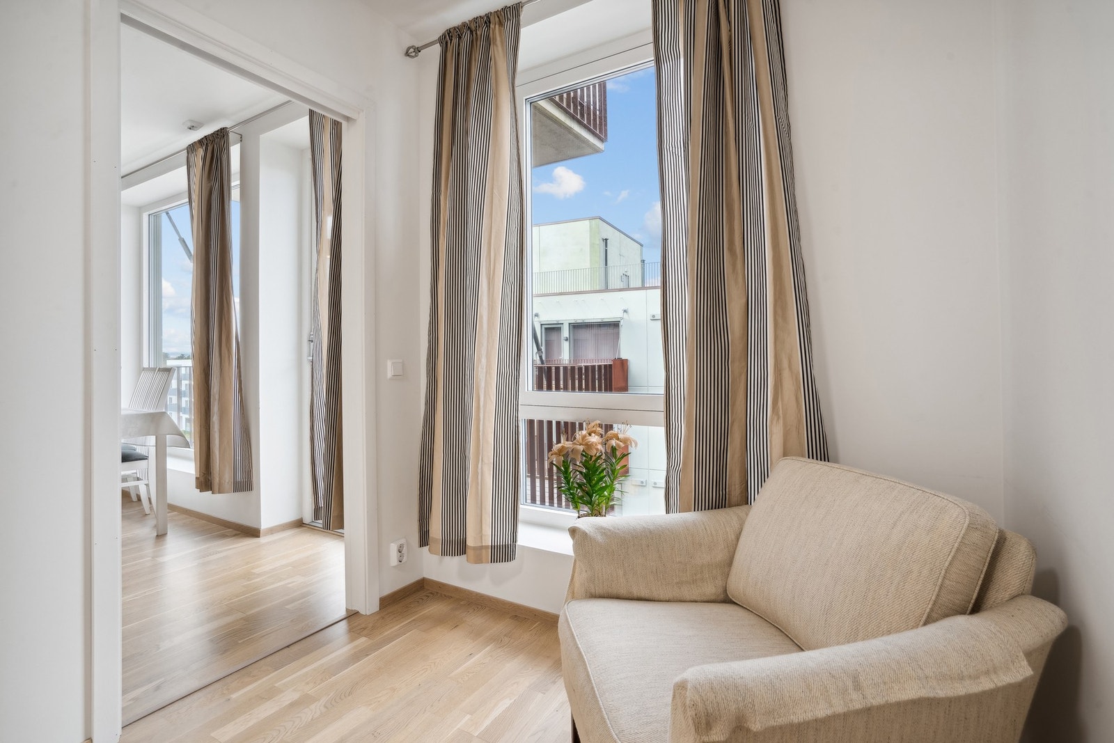 Leiligheten har to boder til disponering, hvorav den ene er i leiligheten, og den andre er en sportsbod som befinner seg i fellesareal. Disse er på henholdsvis 4,1 kvm og 5 kvm. Galleribilde