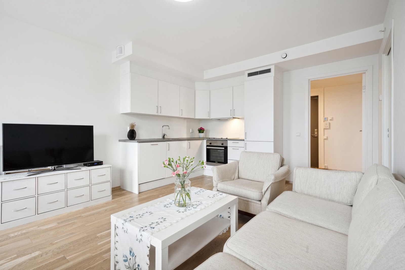 EiendomsMegler 1 ved Fredrik Nygård Flønes har gleden av å presentere Anne Ekrens Veg 10! Galleribilde