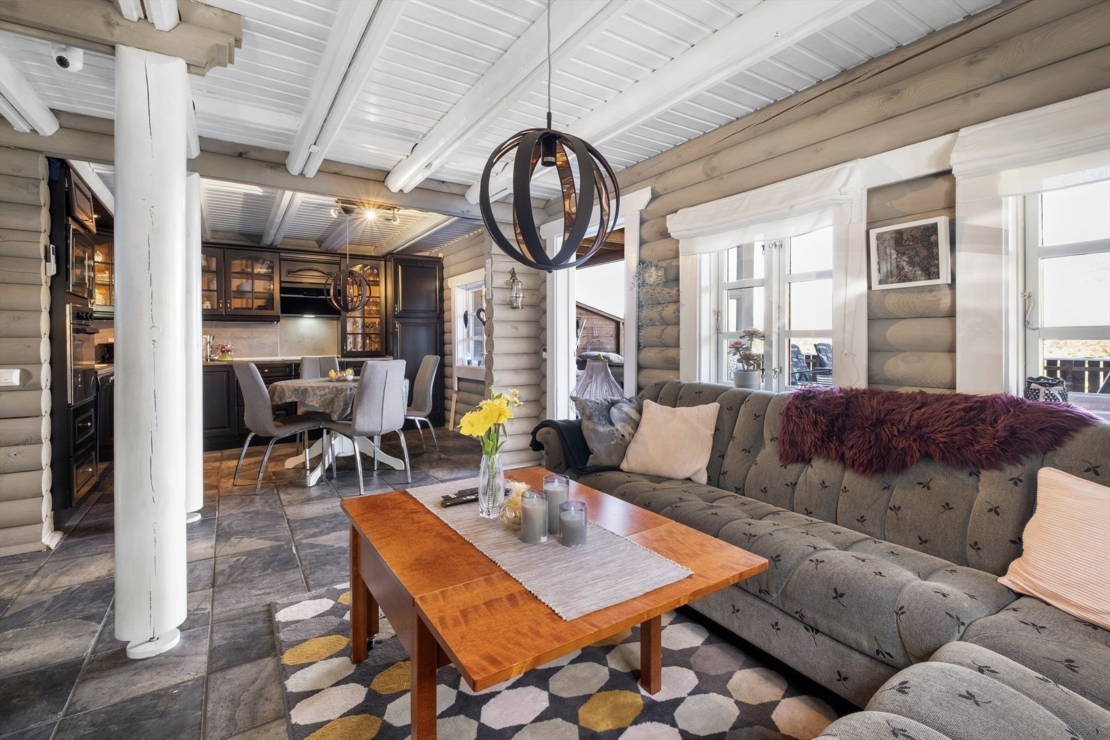 Stuen har utgang til terrasse Galleribilde