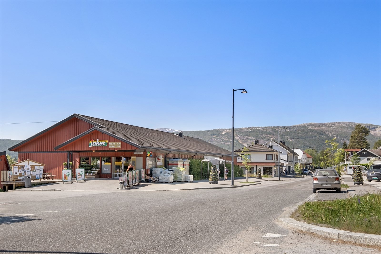 Vrådal sentrum med matbutikk Galleribilde