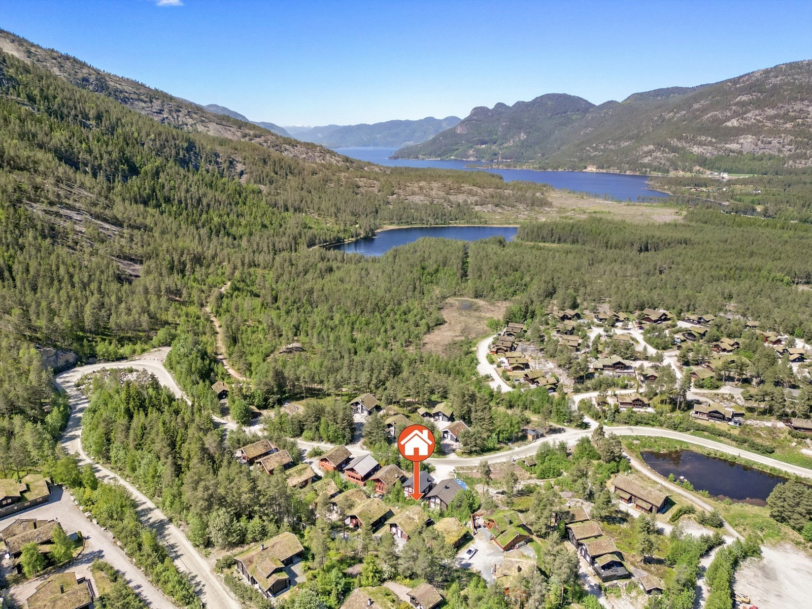 Det ligger flere vann i nærheten og fine turområder i nærheten Galleribilde