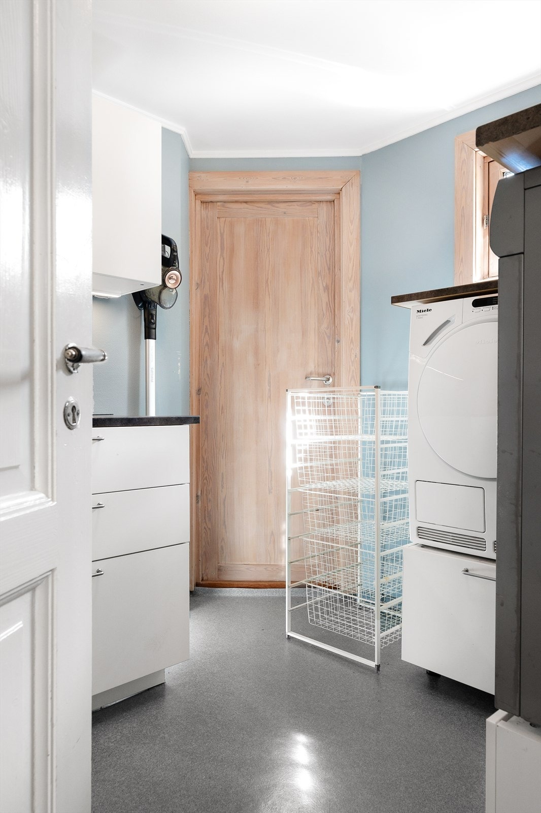 Vaskerom og egen biinngang. Galleribilde