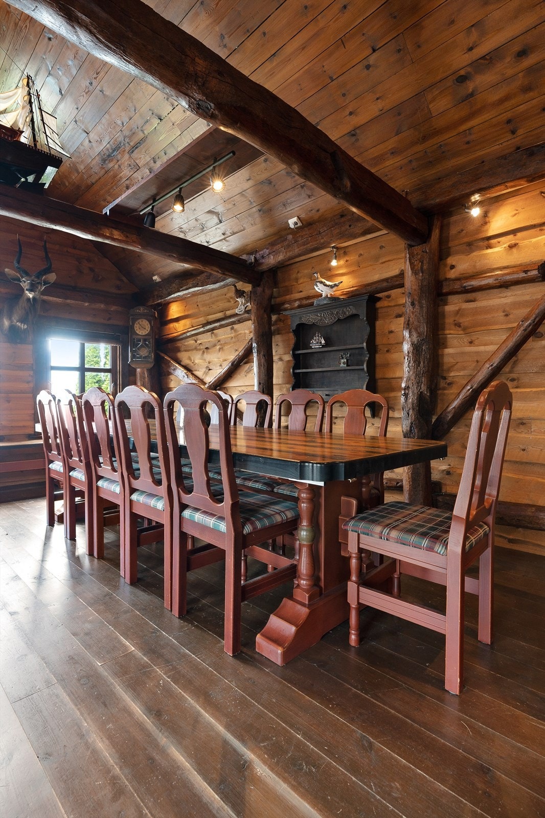 Her kan man dekke opp til hele hele storfamilien og gjester, og man har god takhøyde Galleribilde