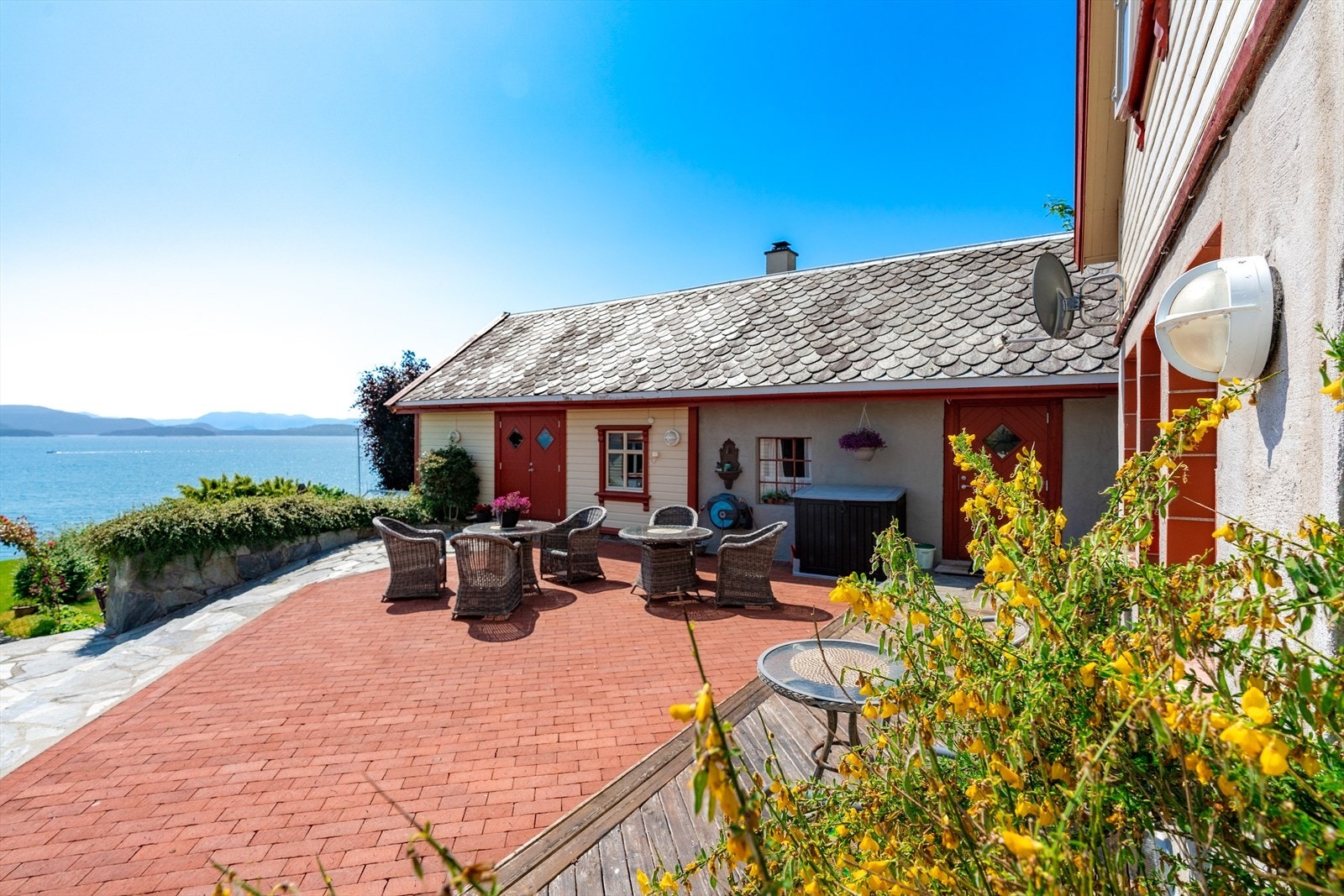 Bygningene er betydelig restaurert og her har man en flott løe som er innredet til selskapslokale Galleribilde