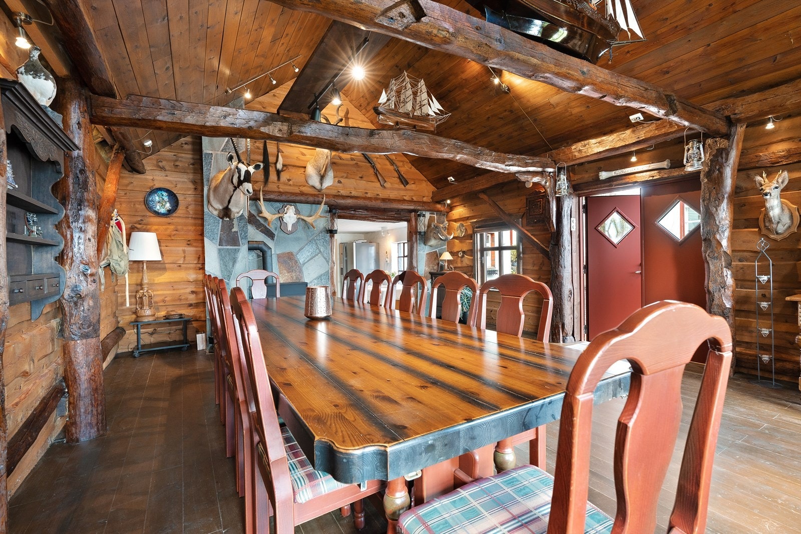 Her har man rustikke detaljer med synlig reisverk og tøffe detaljer Galleribilde