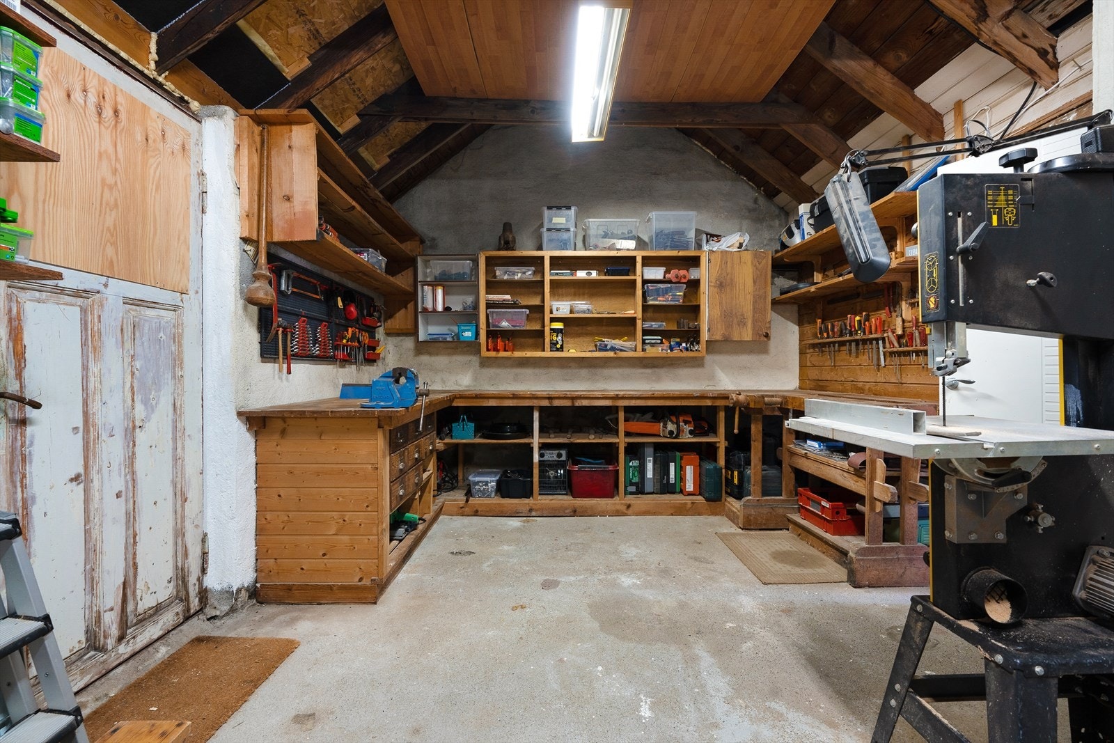 I den bakre delen finner man et verksted med god plass Galleribilde