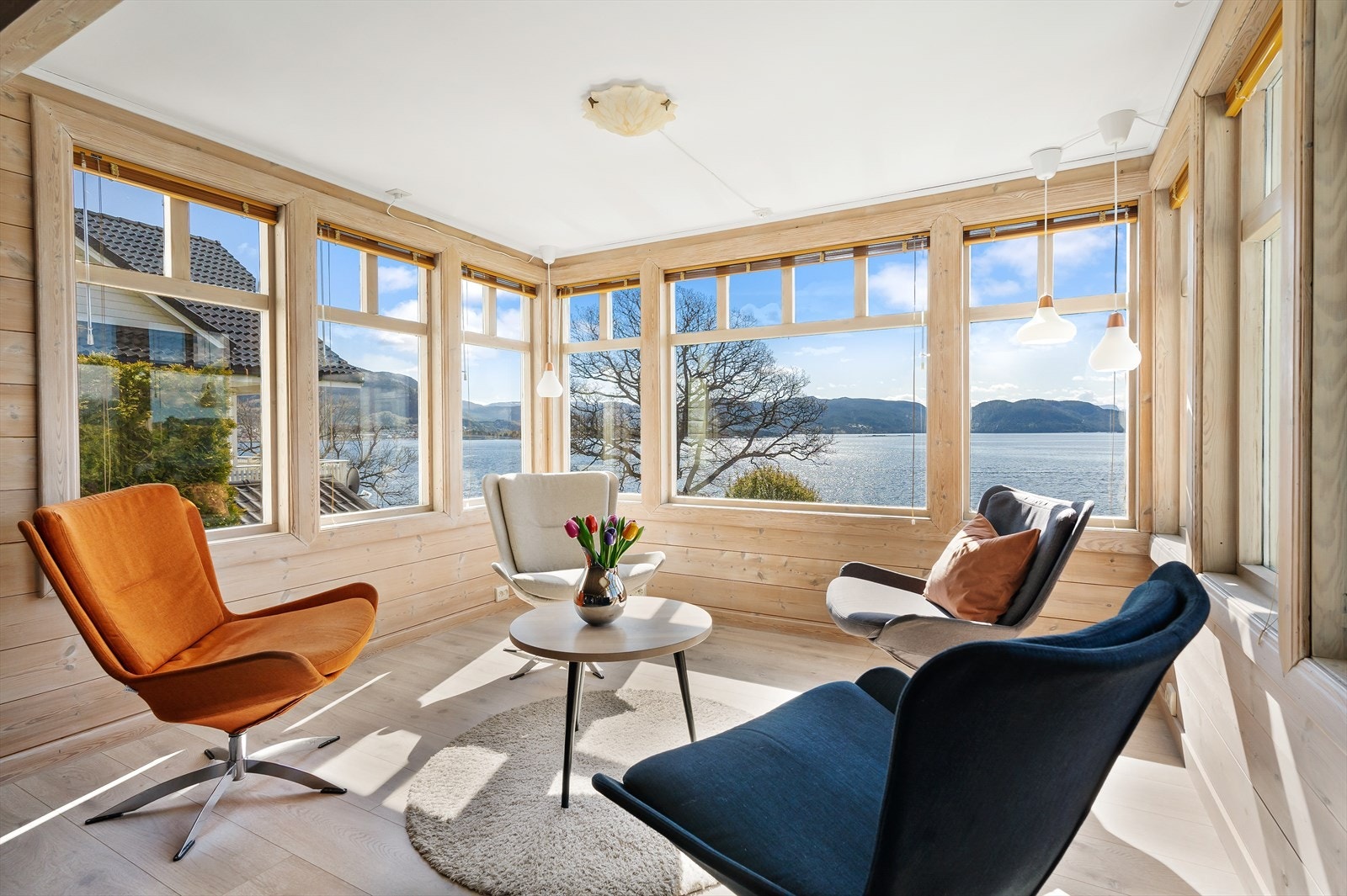 Her kan man nyte panoramautsikt og følge med på det yrende sjølivet! Galleribilde