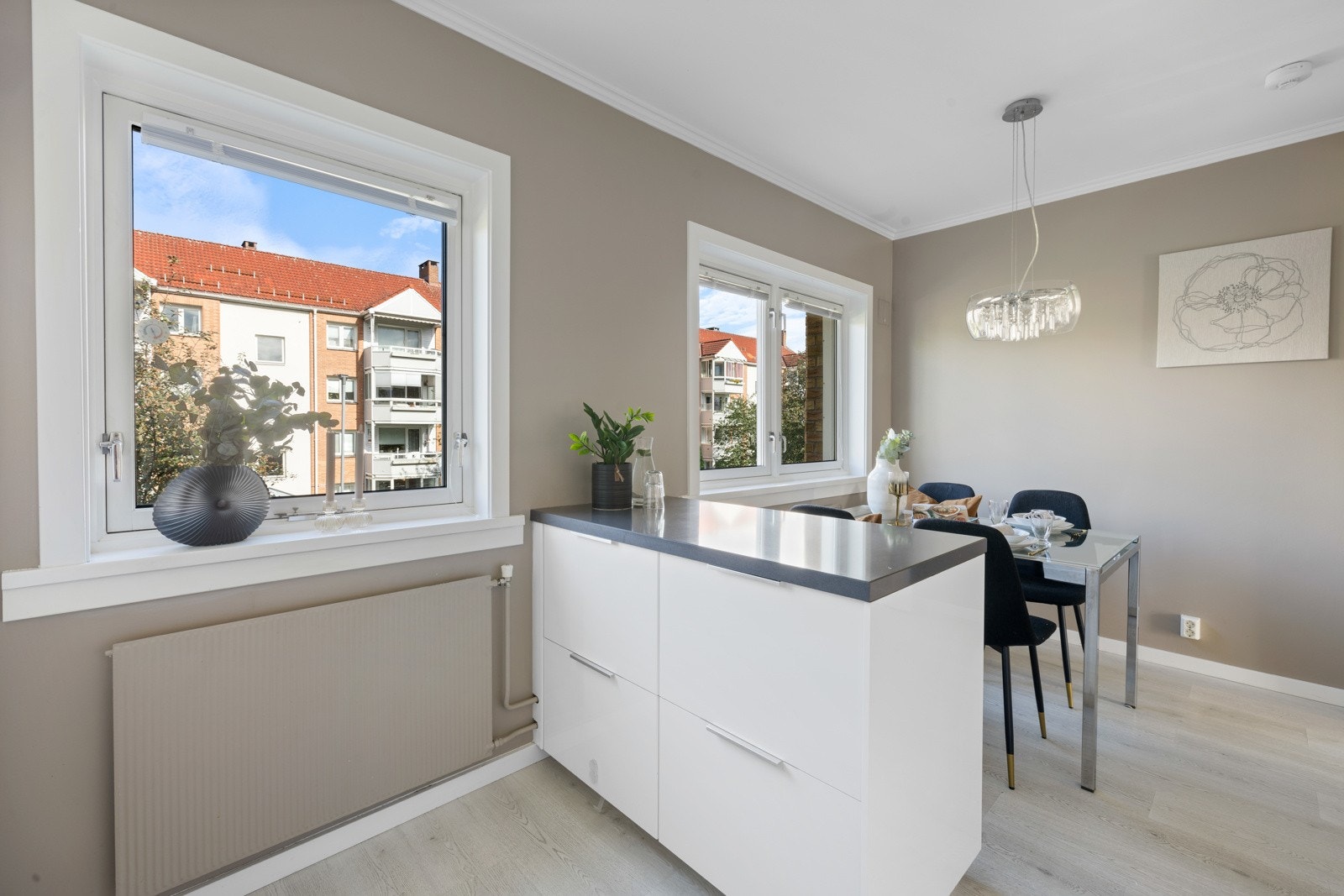 Kvarts benkeplater som er ekstremt holdbare og motstandsdyktige mot riper, fuktighet og støt Galleribilde