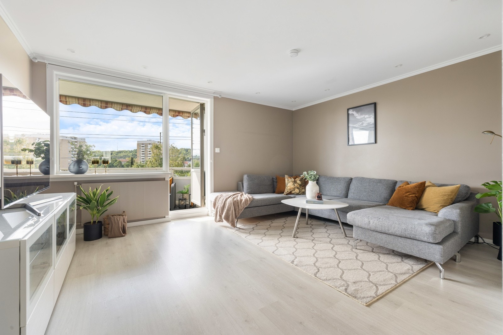 Meget attraktiv 4-roms leilighet i 3. etg med super beliggenhet i populært borettslag på Manglerud Galleribilde