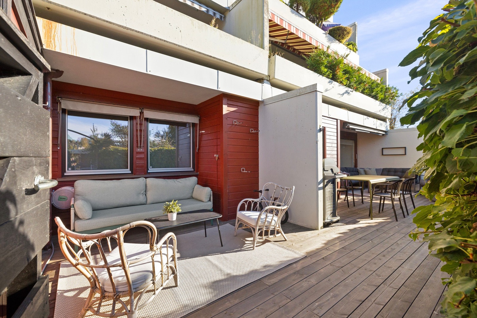 Stor og skjermet markterrasse på hele 43m². Galleribilde