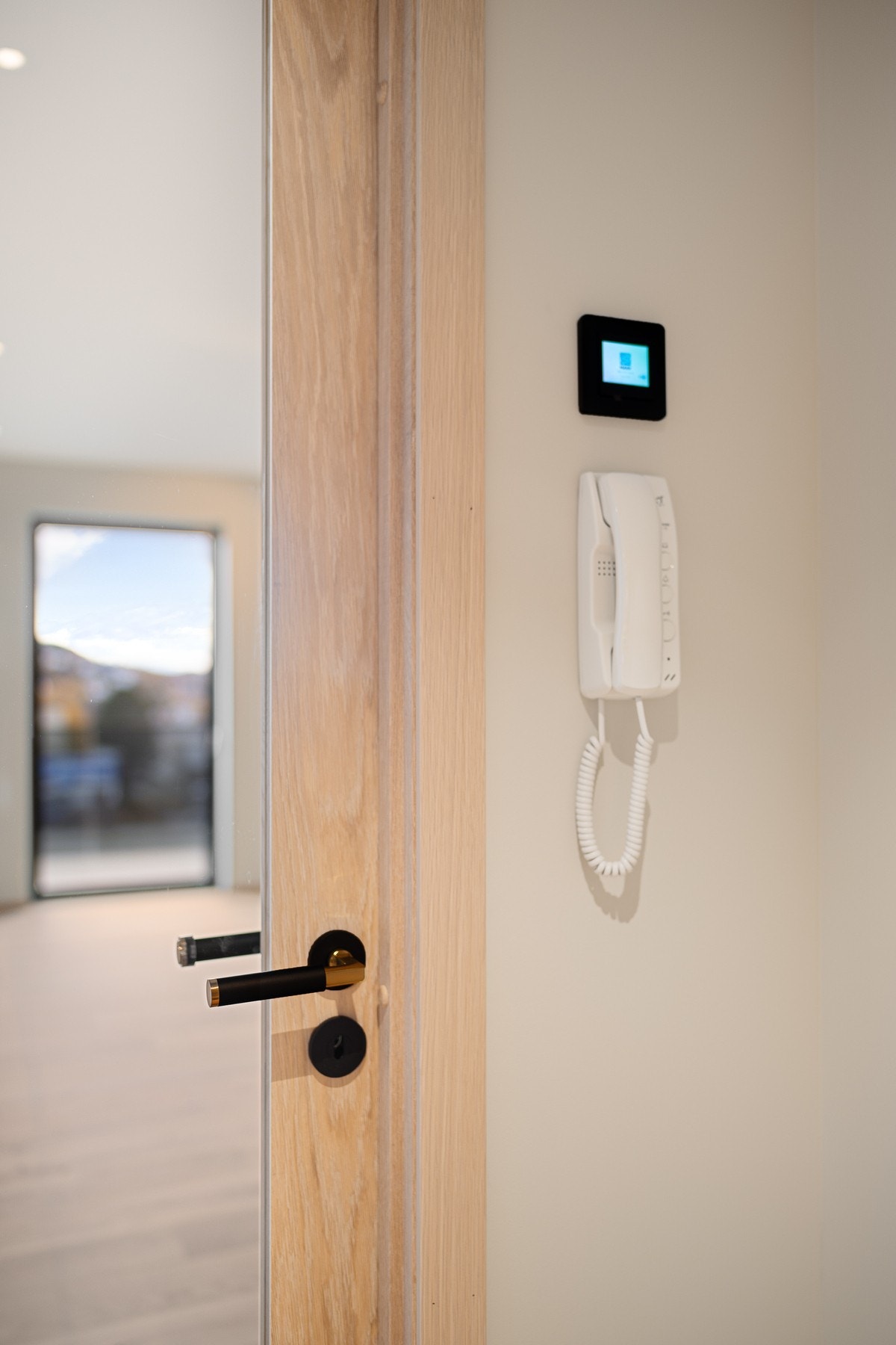 Her er også leilighetens porttelefon lokalisert. Galleribilde