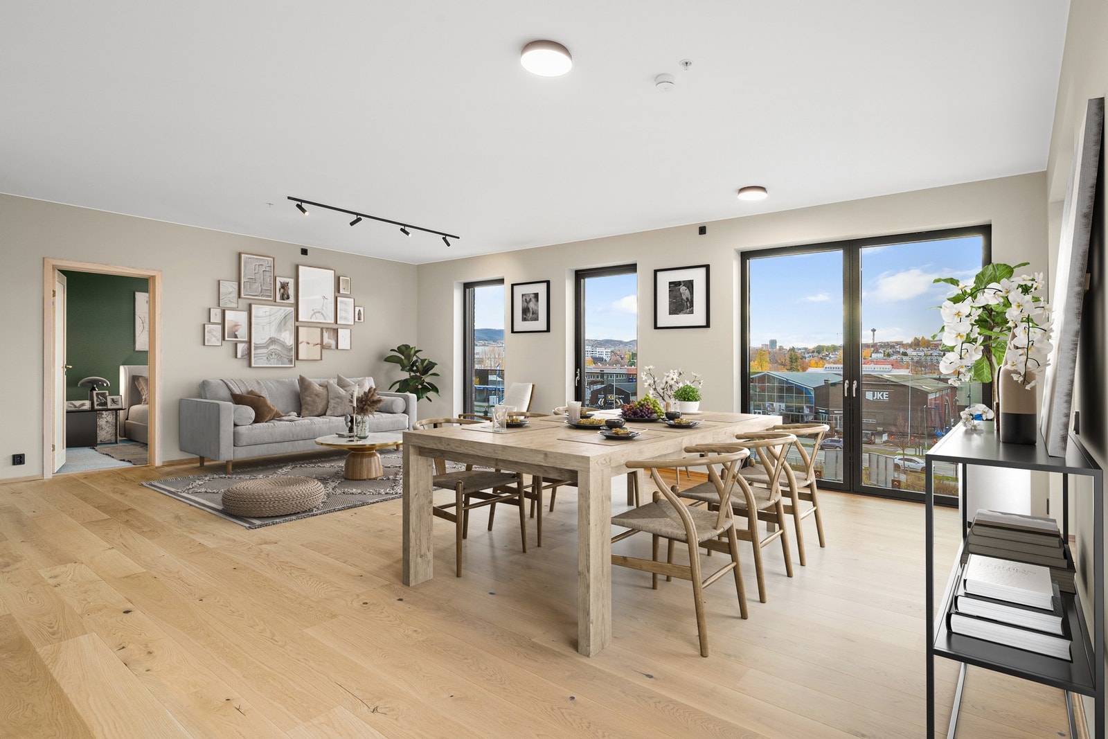 Boligen består av stue, kjøkken, entré, 2 bad, et soverom med adkomst til intern bod, samt et soverom med walk-in-closet og eget bad. Utover dette er det også ekstern bod i byggets felles kjeller. (Digitalt møblert bilde.) Galleribilde