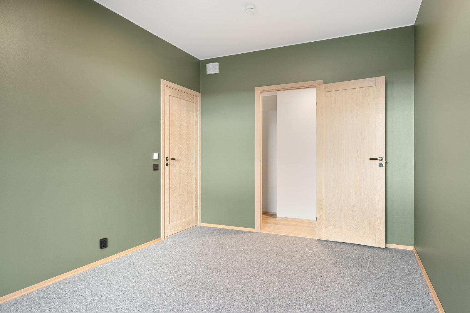 Fra soverommet har du videre tilkomst til en praktisk intern bod. Galleribilde