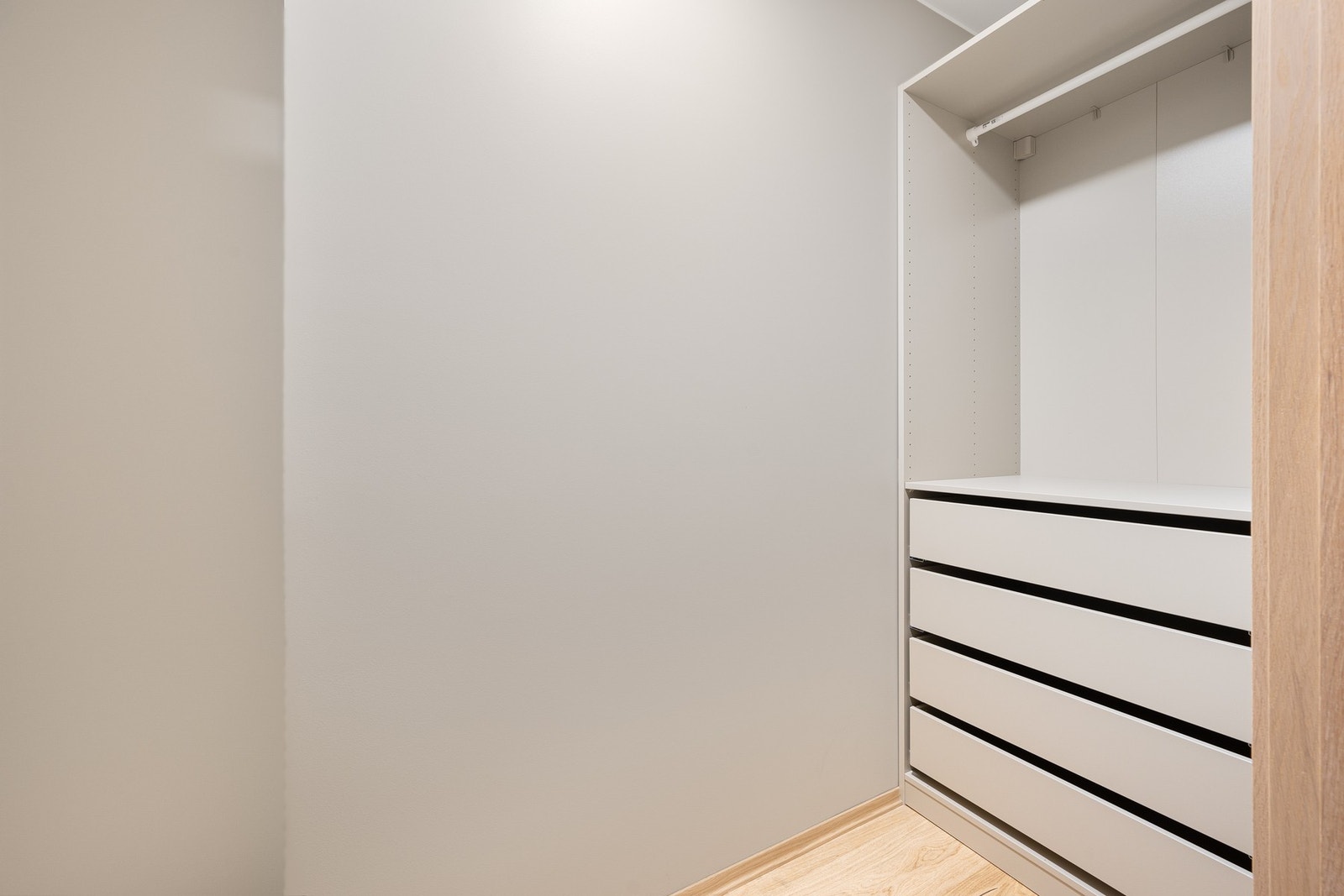 Den innvendige boden har flere bruksområder enten som omkledningsrom, eller for oppbevaring/lagring. Galleribilde