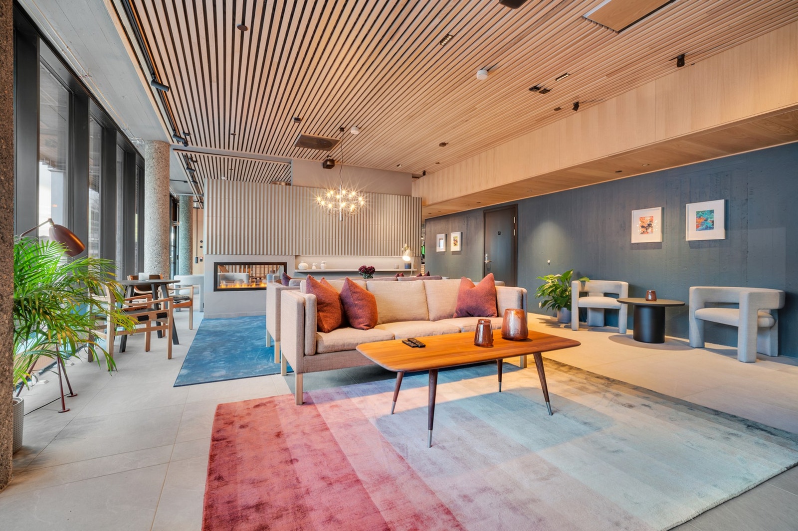 Serviceområdet betjenes av en heltidsansatt vert eller vertinne, som hjelper med store og små tjenester - fra skjorterens til hundepass. Galleribilde