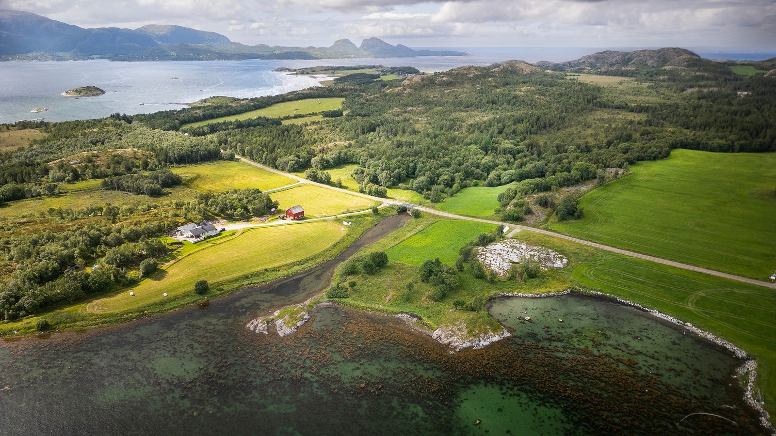 Ca. 3,4 kilometer unna barnehage og skole. Galleribilde