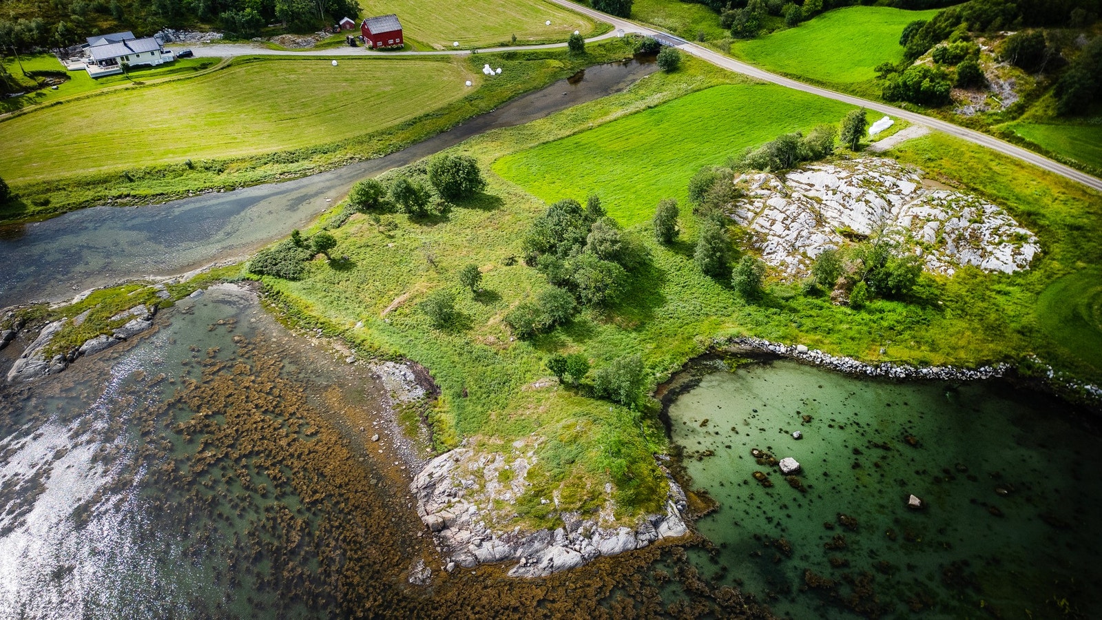Tomta er klar på tilkobling av strøm, vann og kloakk. Galleribilde