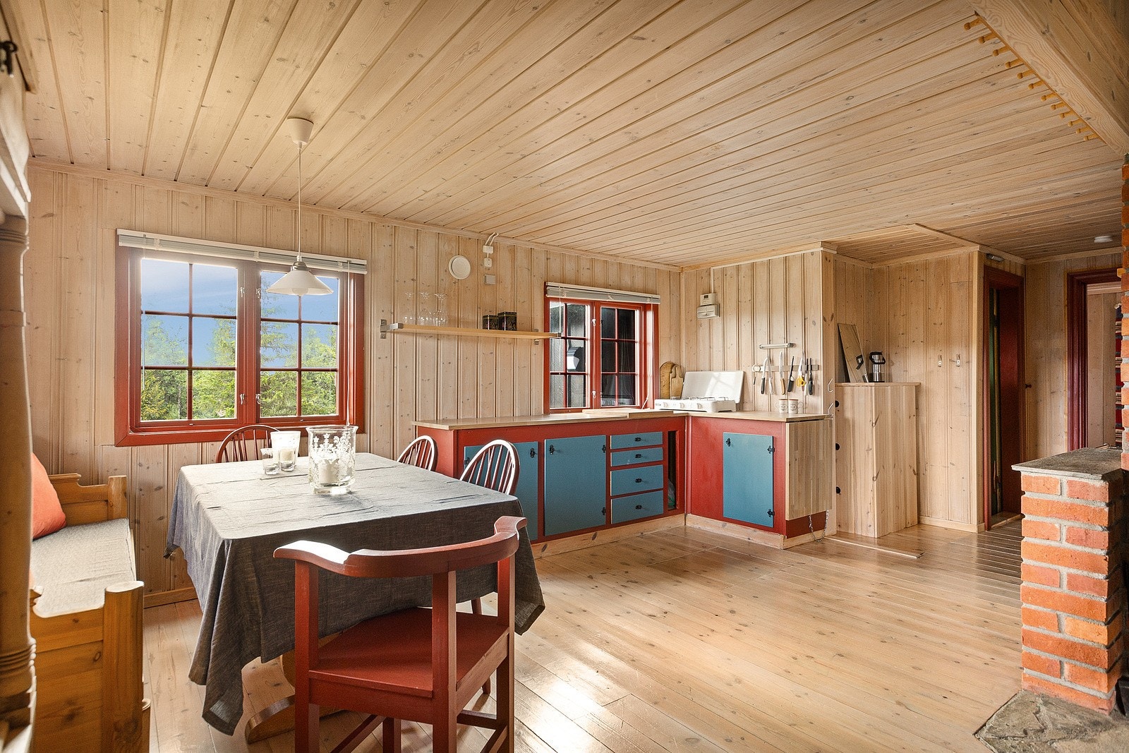 Kjøkken og spisestue. Galleribilde