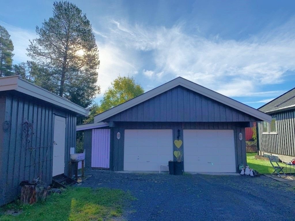 Dobbelgarasje og boder Galleribilde