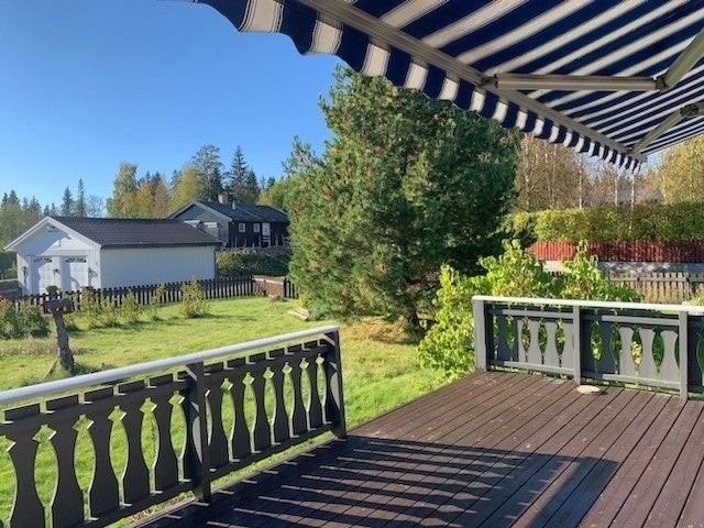 Utsikt fra terrassen om sommerstid Galleribilde