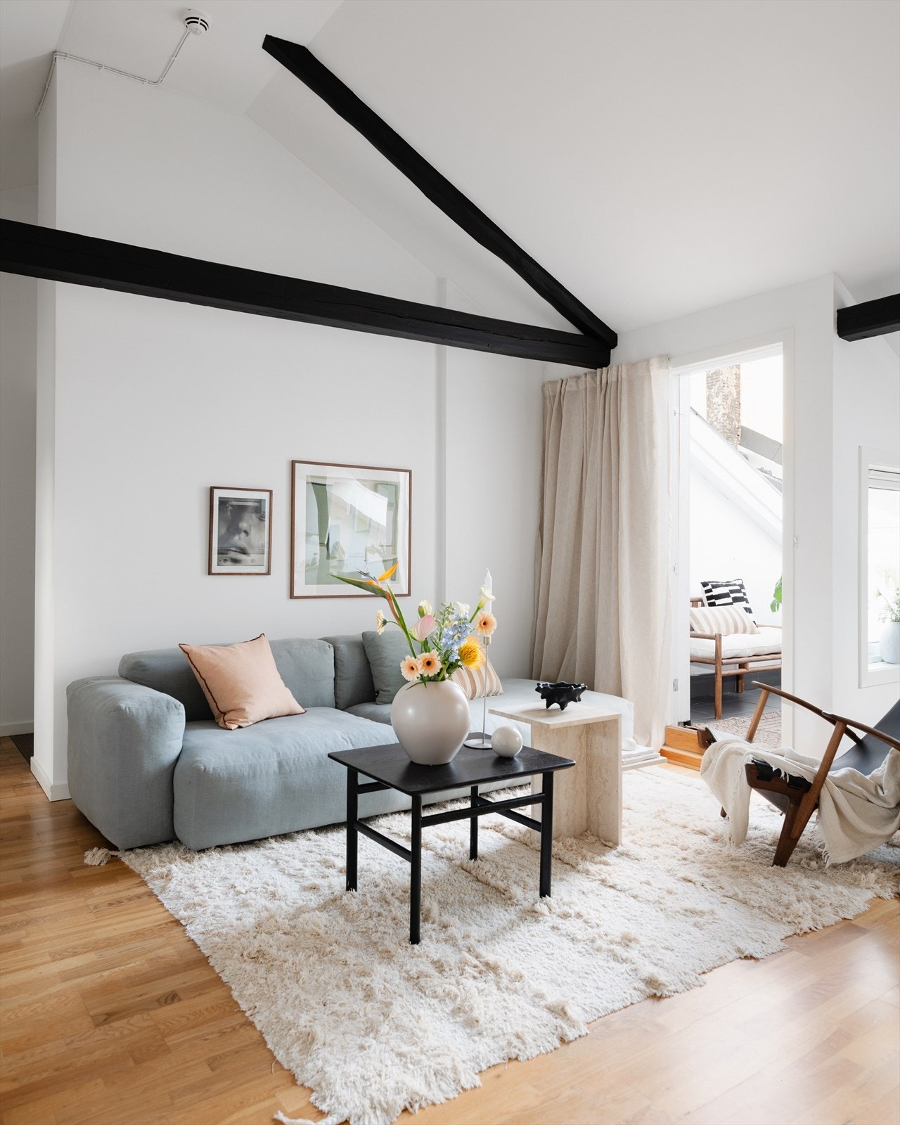 Fra det sosiale allrommet er det utgang til en herlig takterrasse. Galleribilde