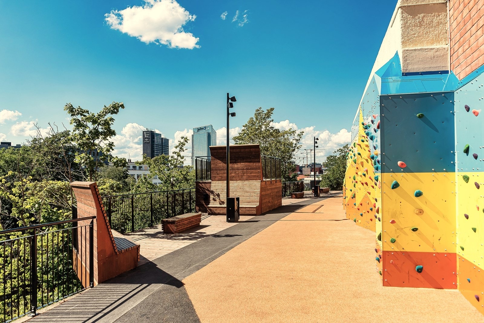 Enerhaugen buldrevegg - en stor klatrevegg mellom de legendariske Enerhaug-blokkene og Åkebergveien. Galleribilde