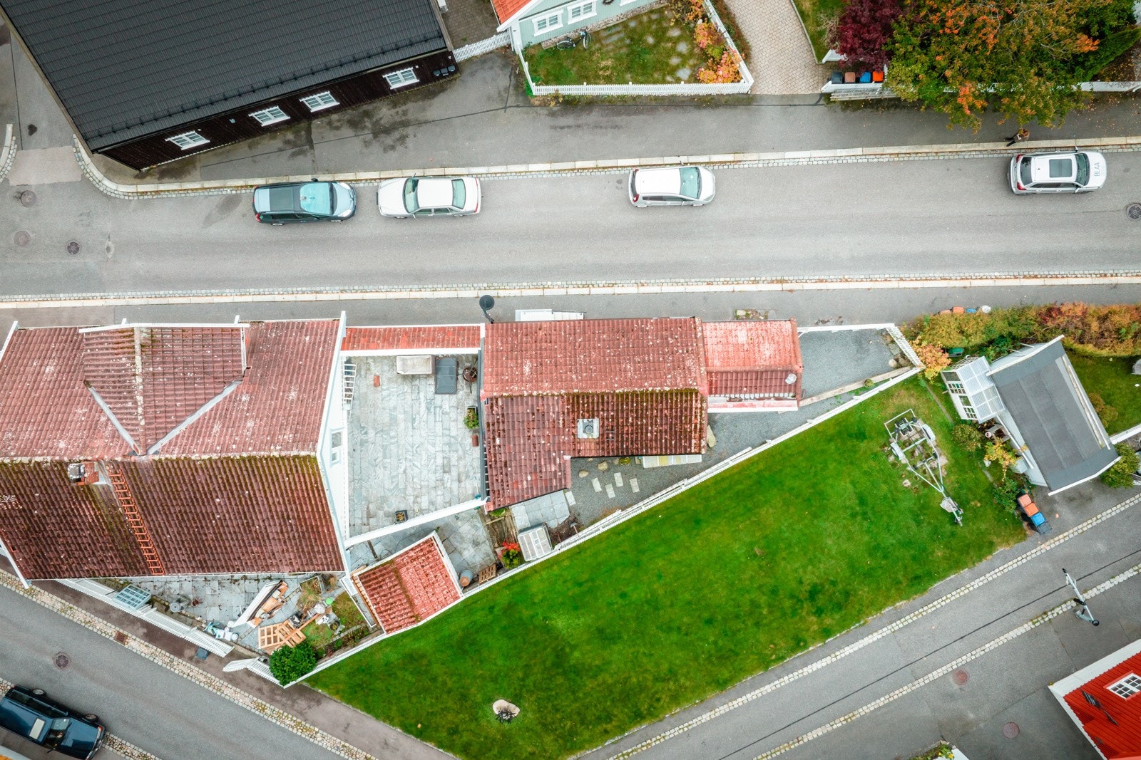 Eneboligen er seksjonert sammen med huset i 4A. Her ser vi eiendommen rett ovenfra. Galleribilde