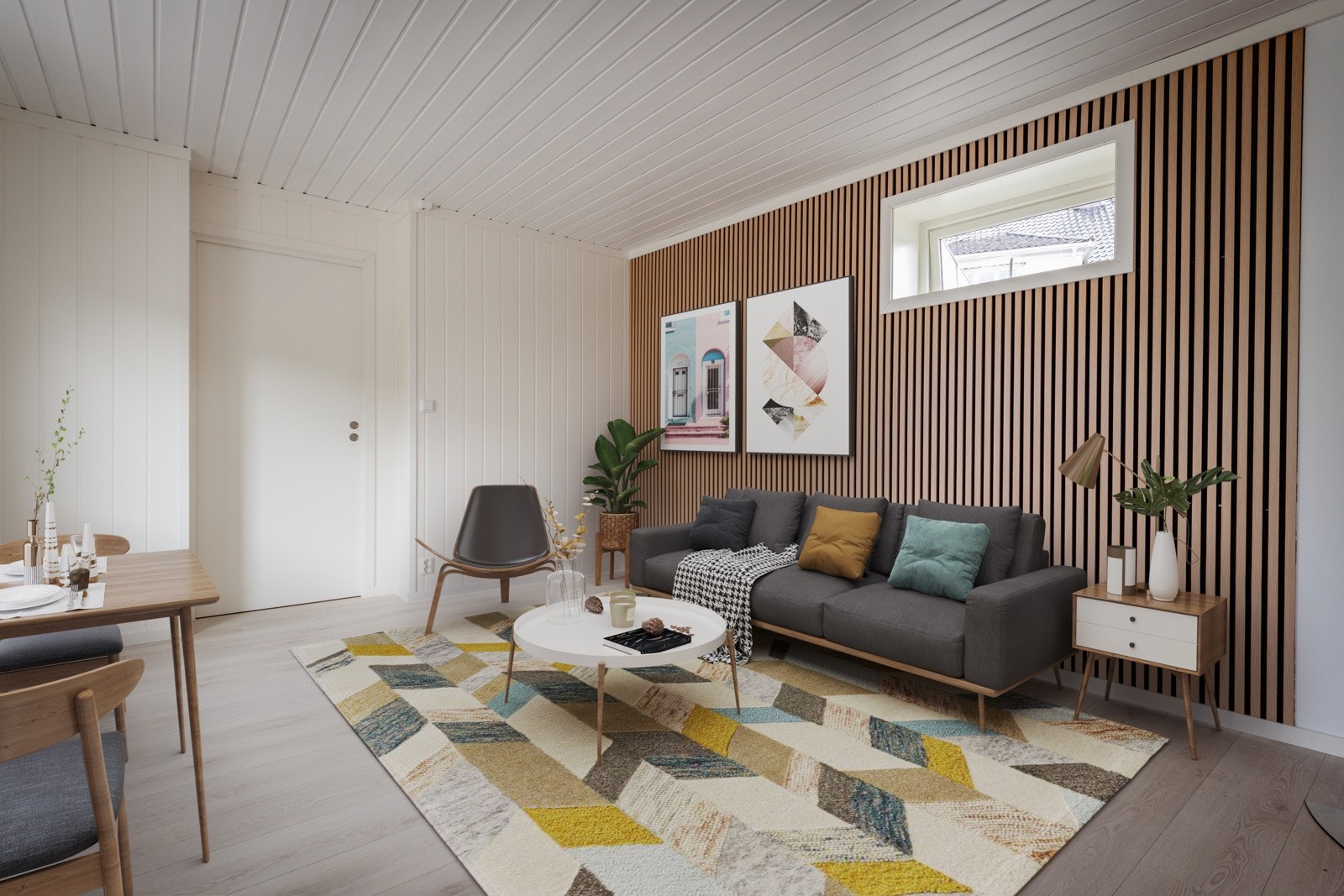 Eneboligen er tilnærmet totalrenovert innvendig de siste årene. Dette gjelder både bad, kjøkken, elektrisk, gulver, vegger, tak, vedovn, vinduer m.m. Galleribilde