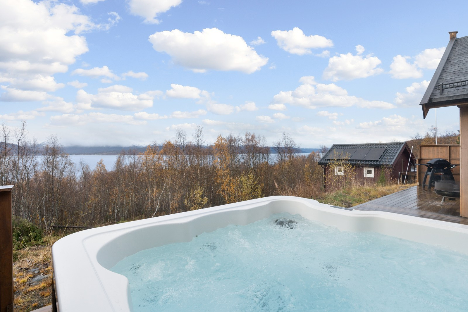 Det er etablert kurs til jacuzzi. Jacuzzi følger ikke salget.