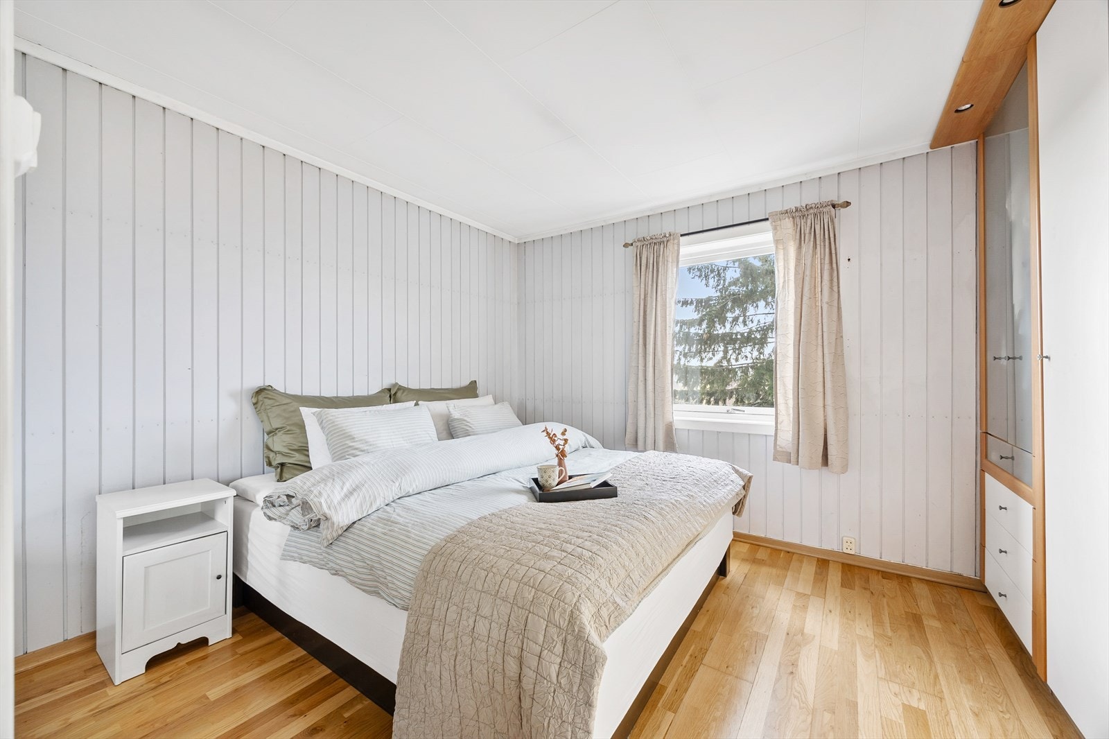 Boligens tre soverom ligger i 2. etasje Galleribilde