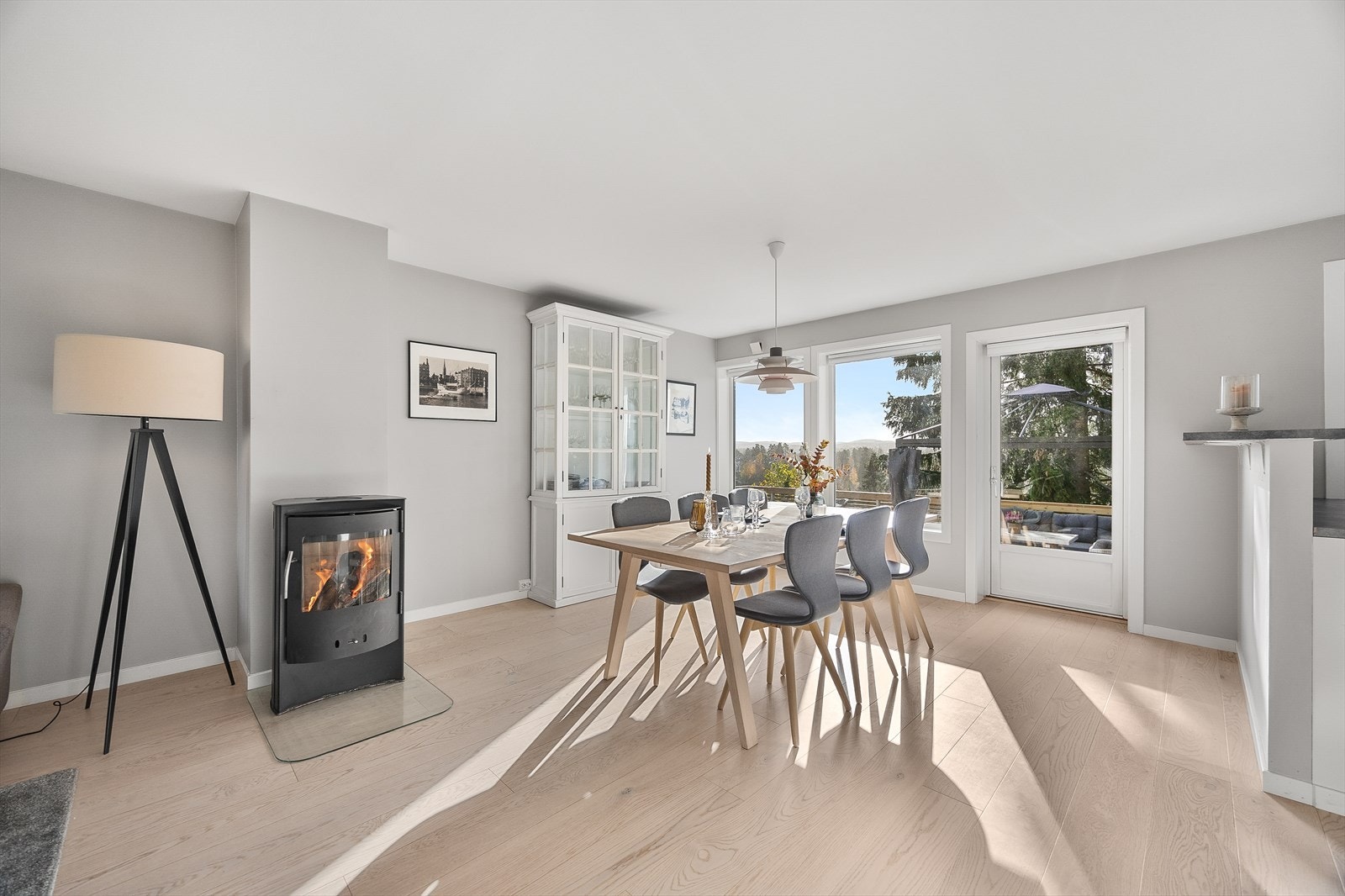 Fra stuen er det utgang til terrassen Galleribilde