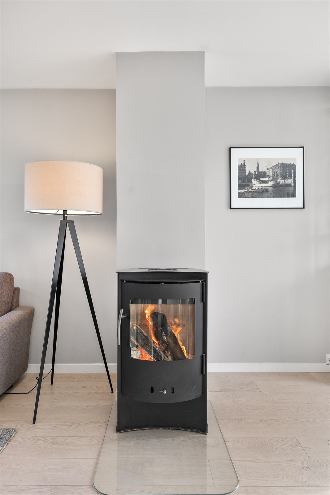 Den effektive vedovnen sørger for ekstra varme og kos de kjølige dagene Galleribilde