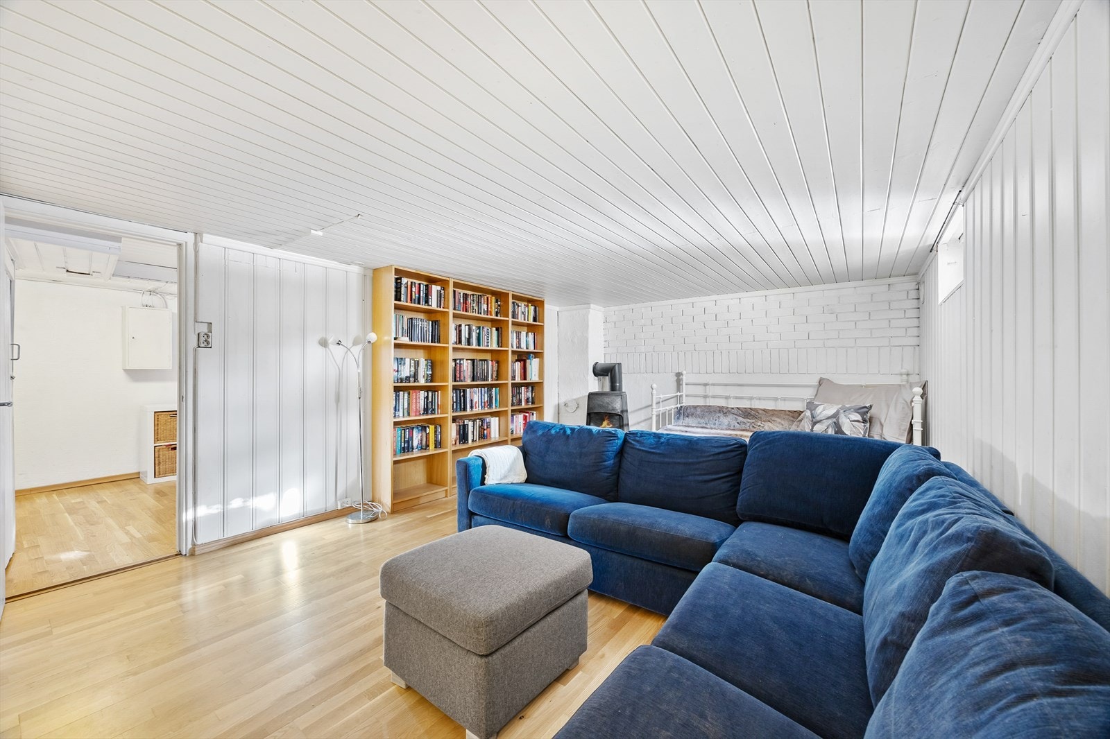 Rommet er i dag innredet som kjellerstue Galleribilde