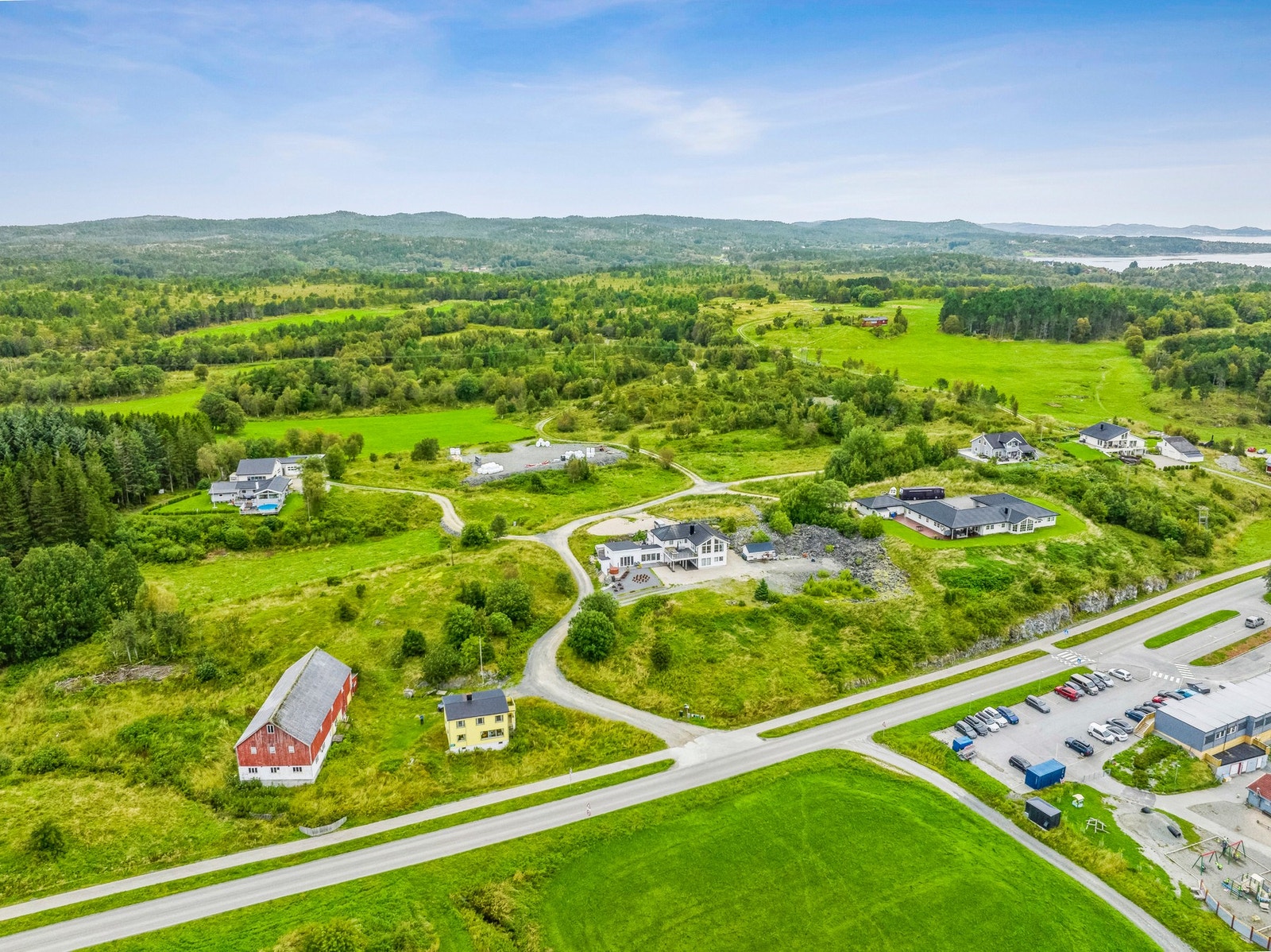 Dette er to eiendommer som selges samlet. Galleribilde