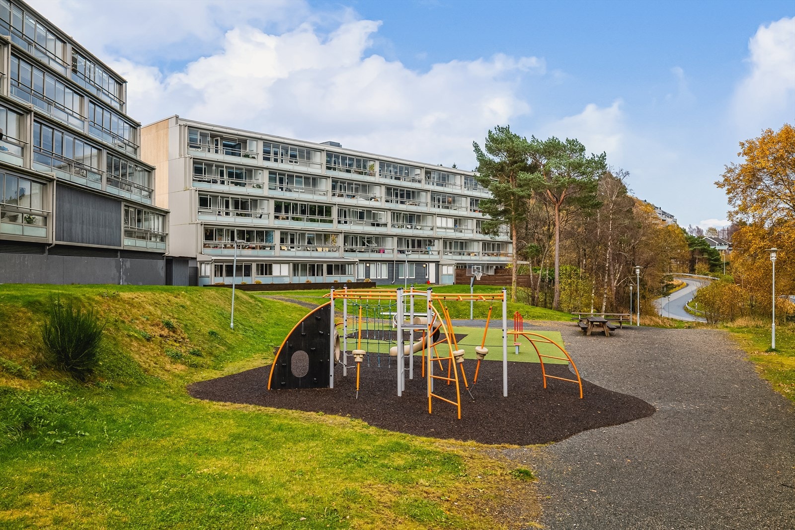 Borettslaget er barnevennlig med lekeplass i nabolaget Galleribilde