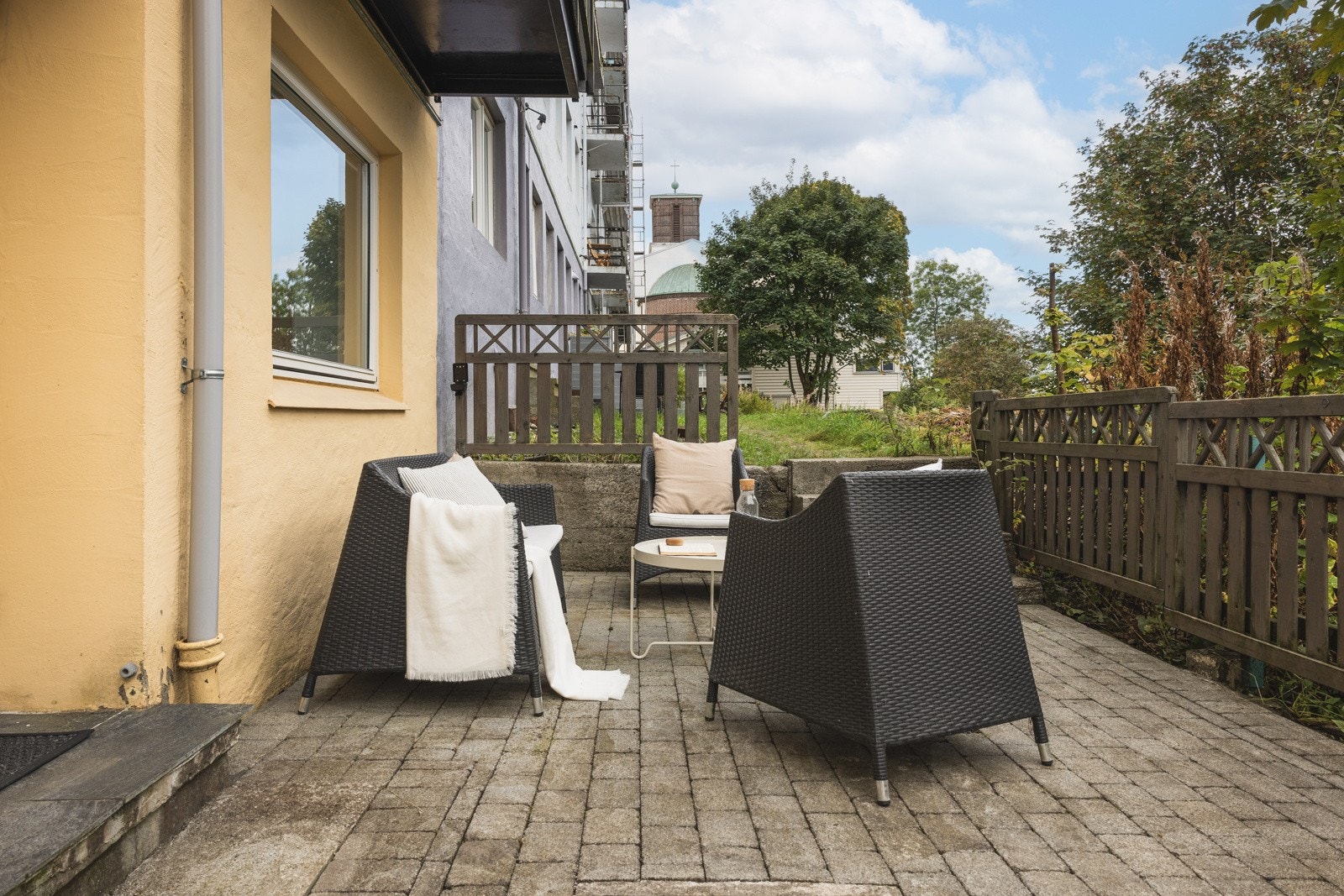 Her er det plass til sofa-lounge eller spisebord. Galleribilde