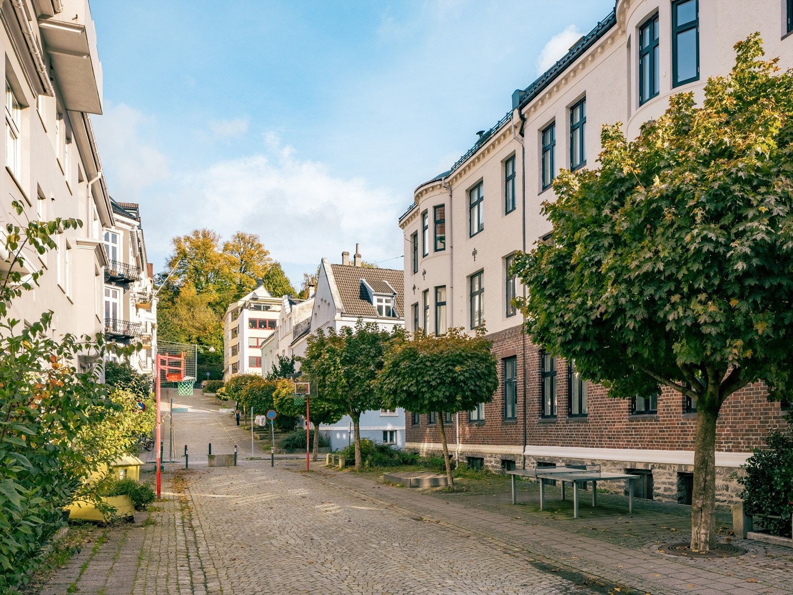 Fra leiligheten har man alt man trenger i hverdagen innenfor kort rekkevidde. Galleribilde