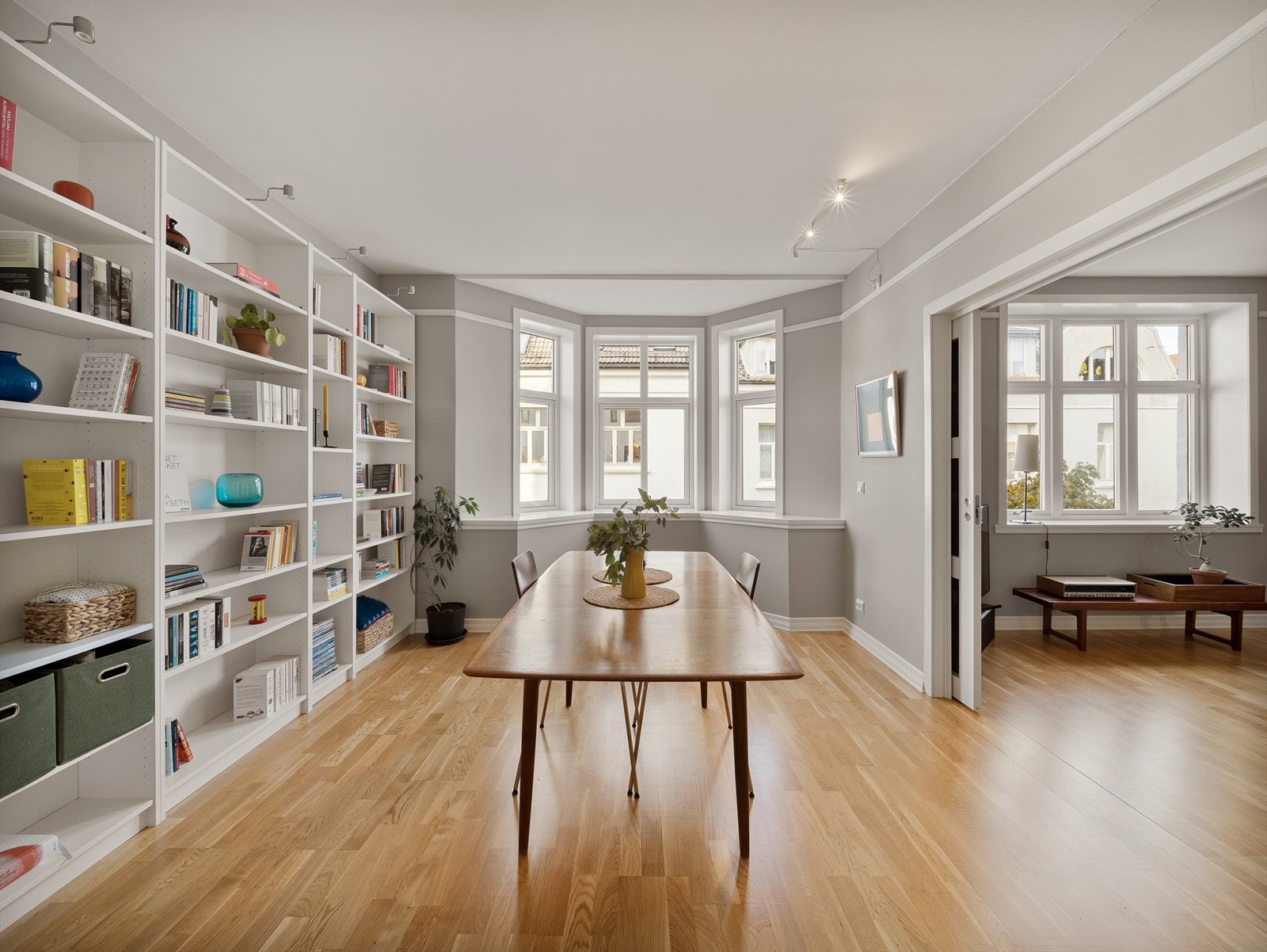 Her er det god plass til å innrede med spisebord hvor man kan invitere både familie og venner på besøk! Galleribilde