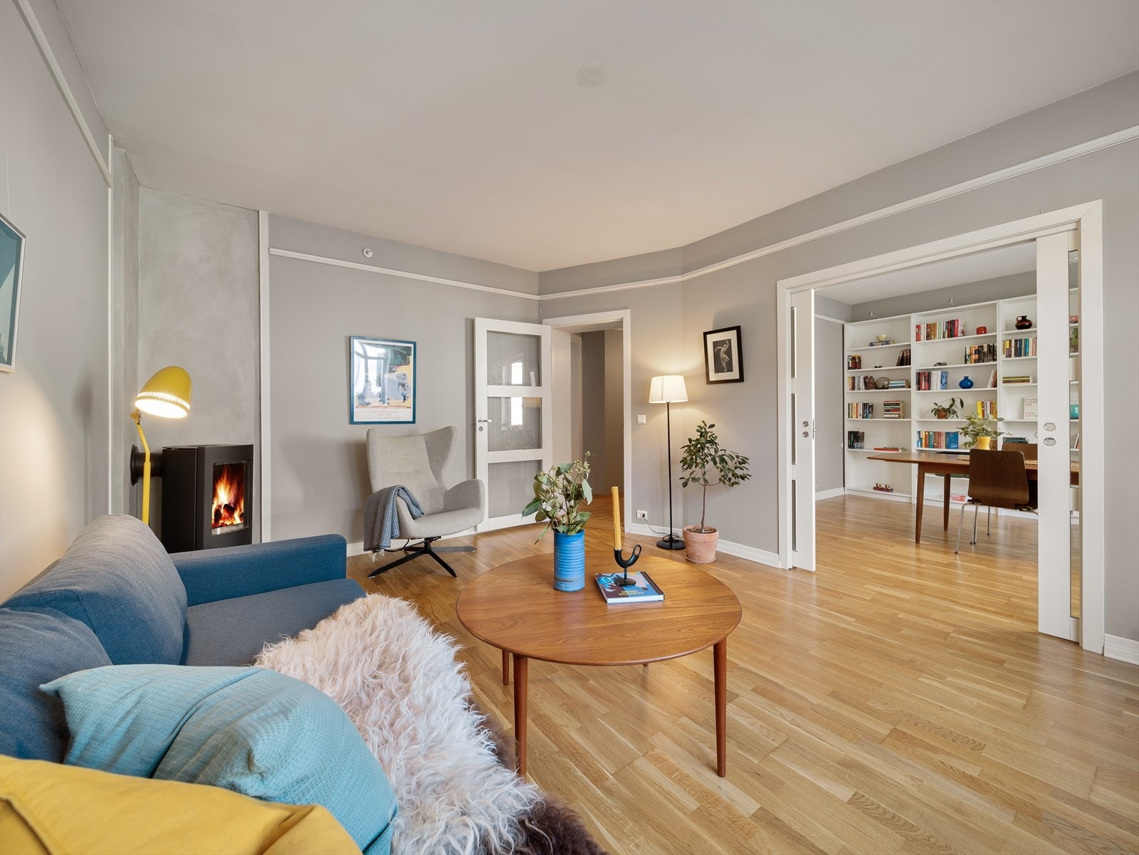 Videre beveger man seg inn i spisestuen - som også fungerer optimalt som ekstra soverom. Galleribilde