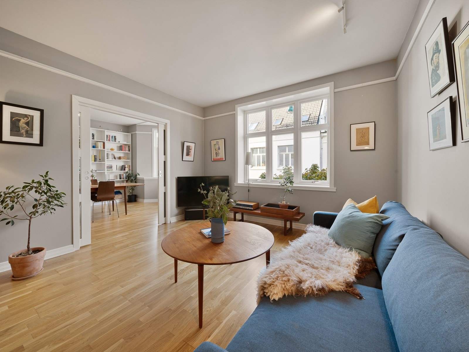 En flott og innholdsrik leilighet med en attraktiv og sentral beliggenhet på populære Møhlenpris. Galleribilde