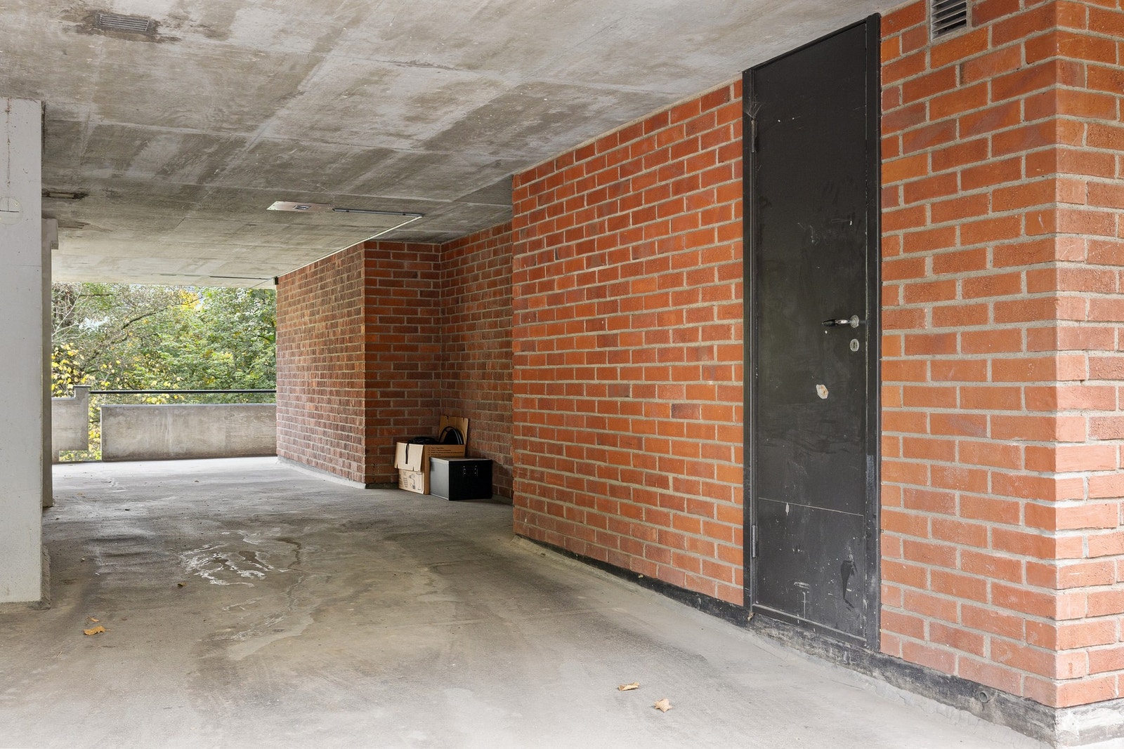 Carport med plass til 2 biler direkte tilknytning til boligen. Galleribilde